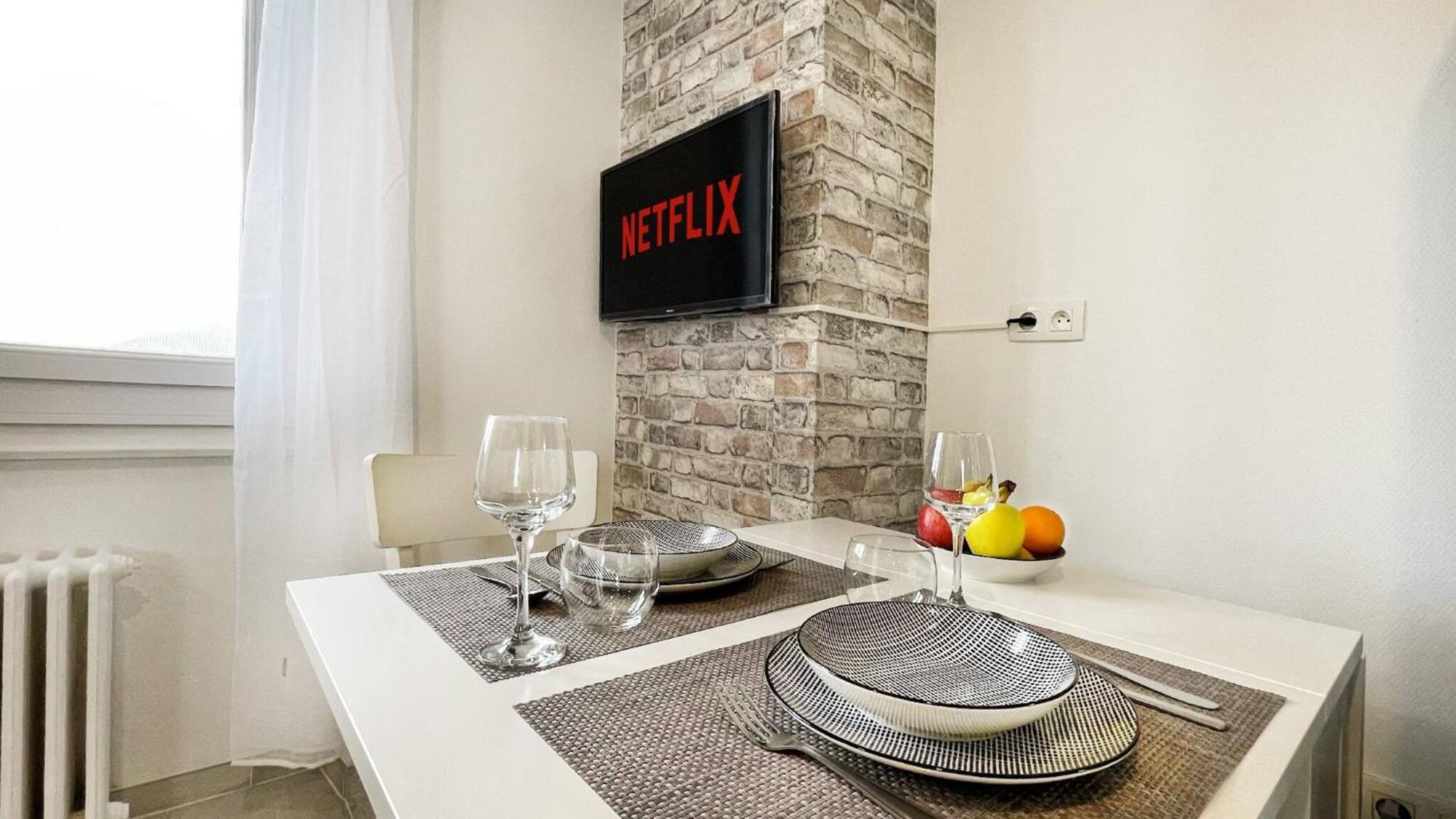 Homey Keola - Parking Prive Gratuit - Aux Portes De Geneve - Au Pied Du Tram - Appartement Avec 1 Chambre Et Un Grand Salon Avec Un Canape-Lit Ambilly Dış mekan fotoğraf